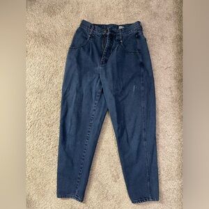 Vintage Brittania jeans. High waisted. Size 27.  Dark indigo color